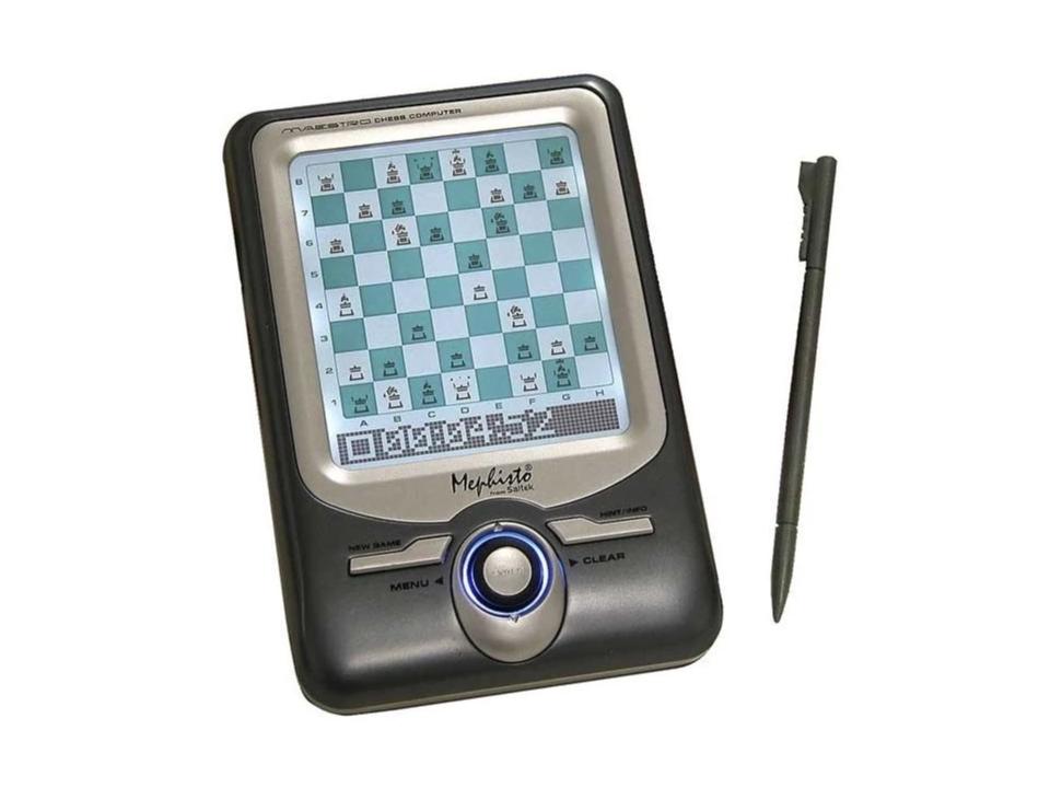 Mephisto Maestro Travel Chess Computer by Saitek - 021165103337 - CrystalLotus.eu