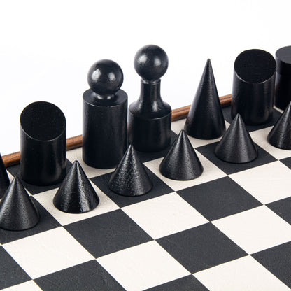Bauhaus Style Black &amp; White Chess Set - King&