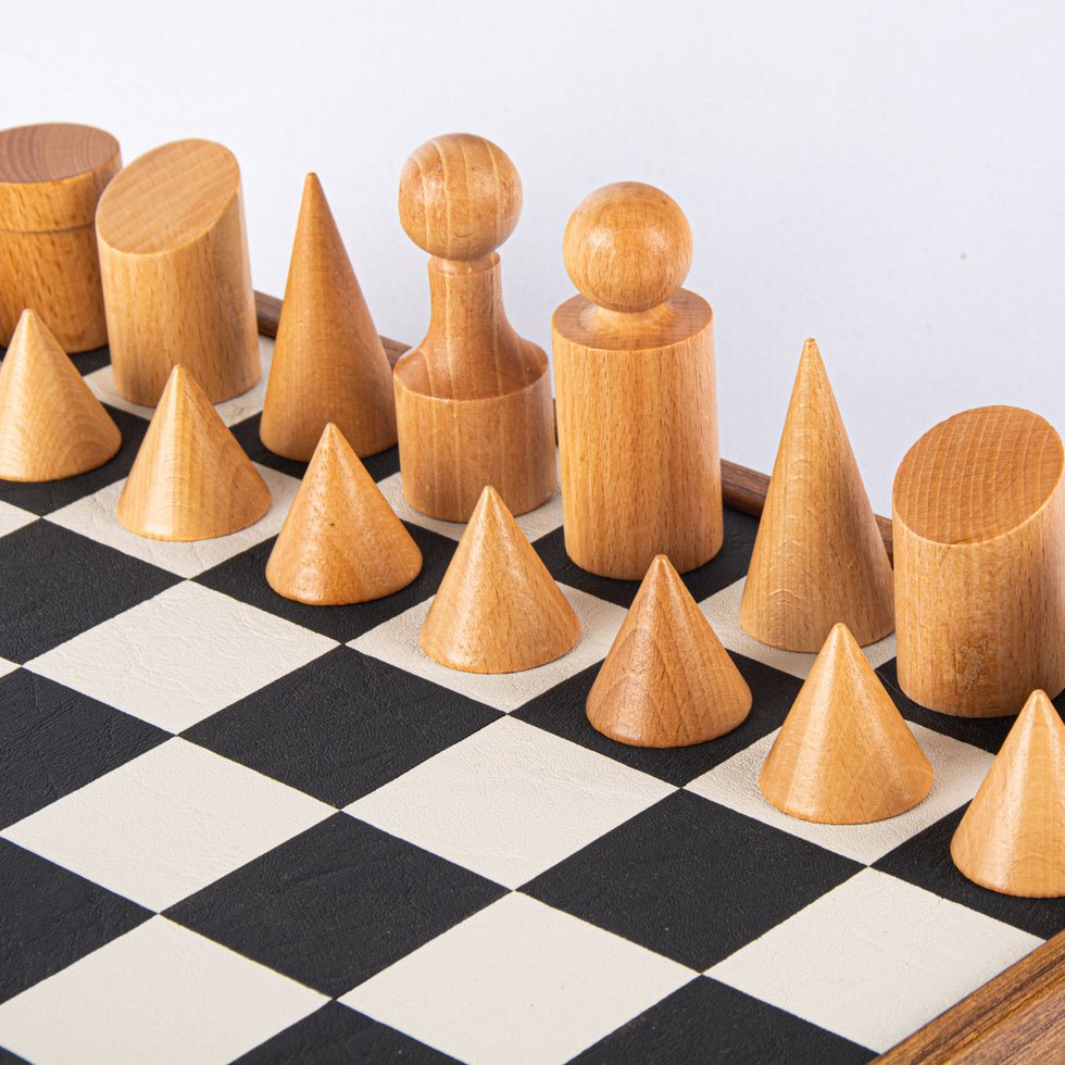 Bauhaus Style Black &amp; White Chess Set - King&