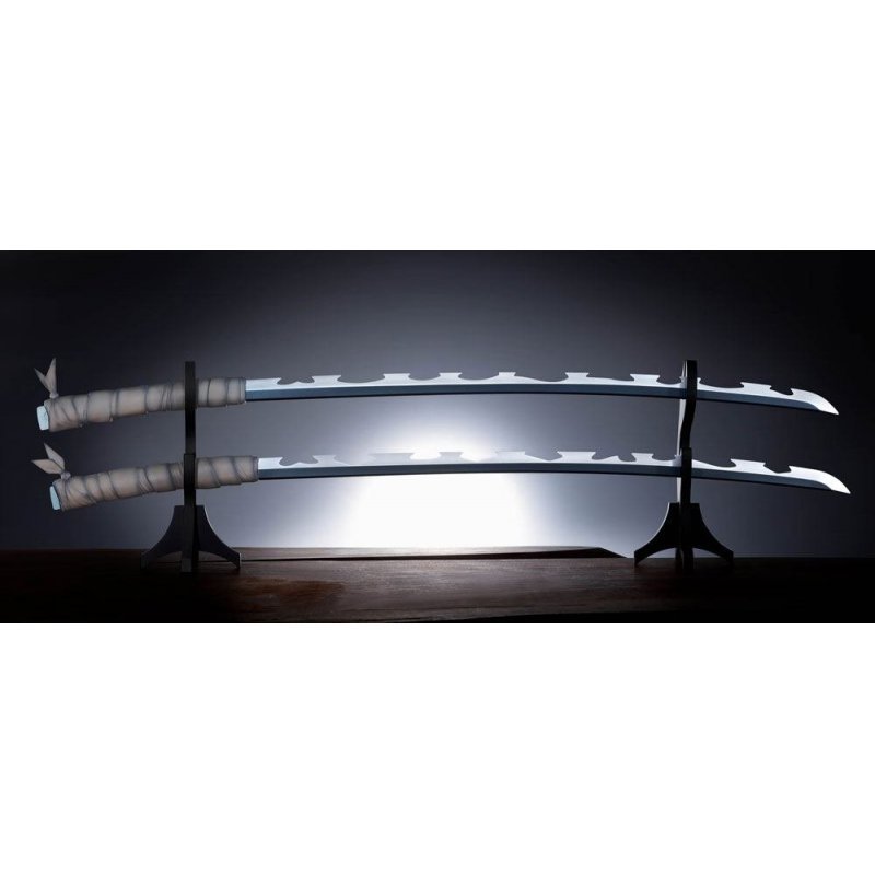 Demon Slayer: Kimetsu no Yaiba Proplica Replicas 1/1 ABS Plastic Nichirin Swords (Inosuke Hashibira) 93 cm - 4573102632524 - CrystalLotus.eu